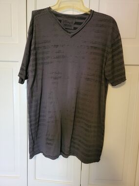 Retrofit  Women's V-Neck Short Sleeve Shirt - Charcoal Gray Size Medium EUC